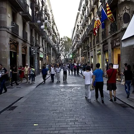 En Ferran By The Streets 아파트 *