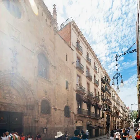 En Ferran By The Streets